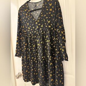 Perfect piece for Fall! Jean Pascale Floral Longsleeve V-Neck Dress | Women’s M